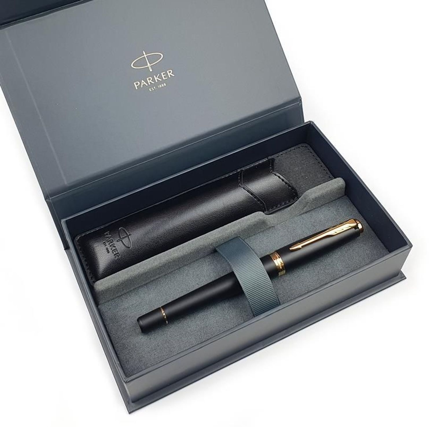 Zestaw prezentowy Parker Urban Pióro wieczne Muted black GT + etui 1931593ETUI (5).jpg